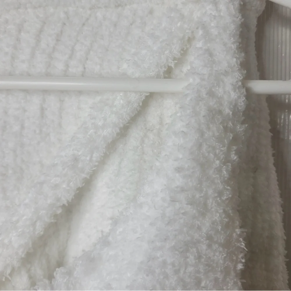 🆕 White Fuzzy Teddy Knit Cropped Top & Shorts Set 🤍☁️ / M / NWOT / Never Worn! - Picture 4 of 4